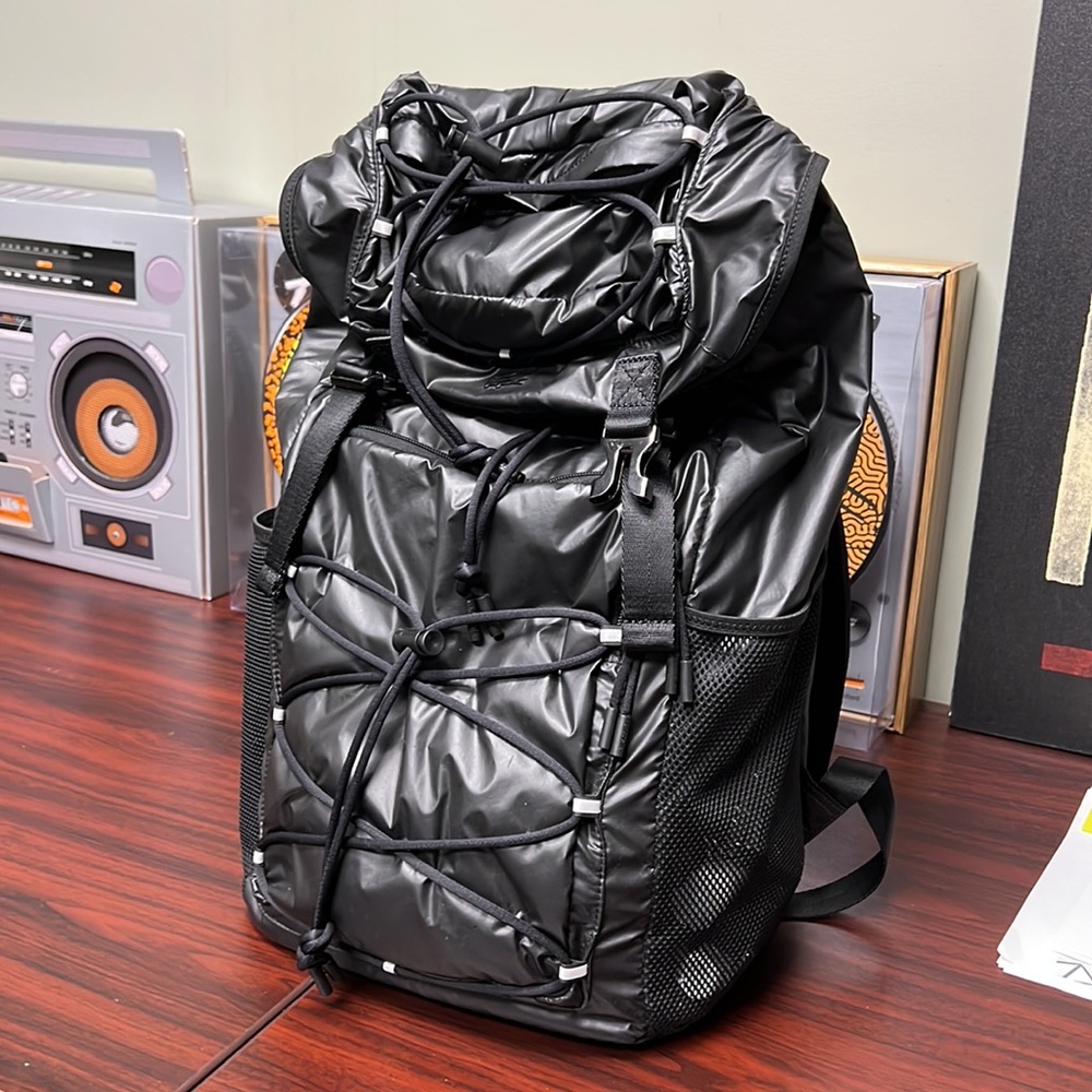 Men's Altitude Drawstring Flap Nylon Backpack - Picture 4 of 4